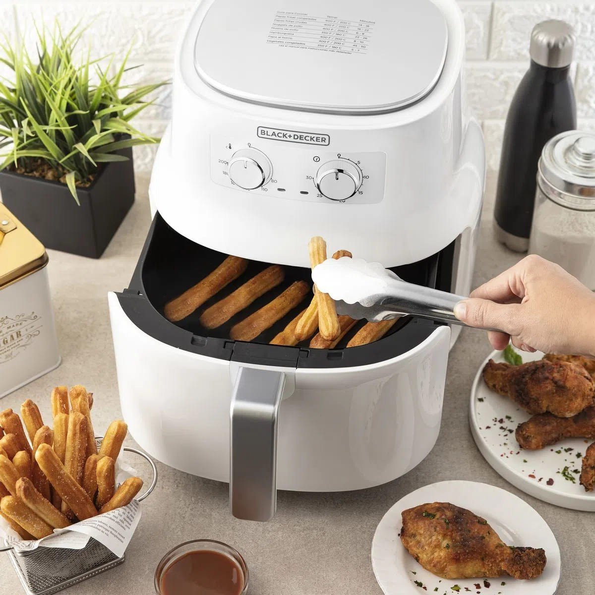 Freidora de Aire Black + Decker de 4.5 Litros Blanca| HF4004W - Image 3