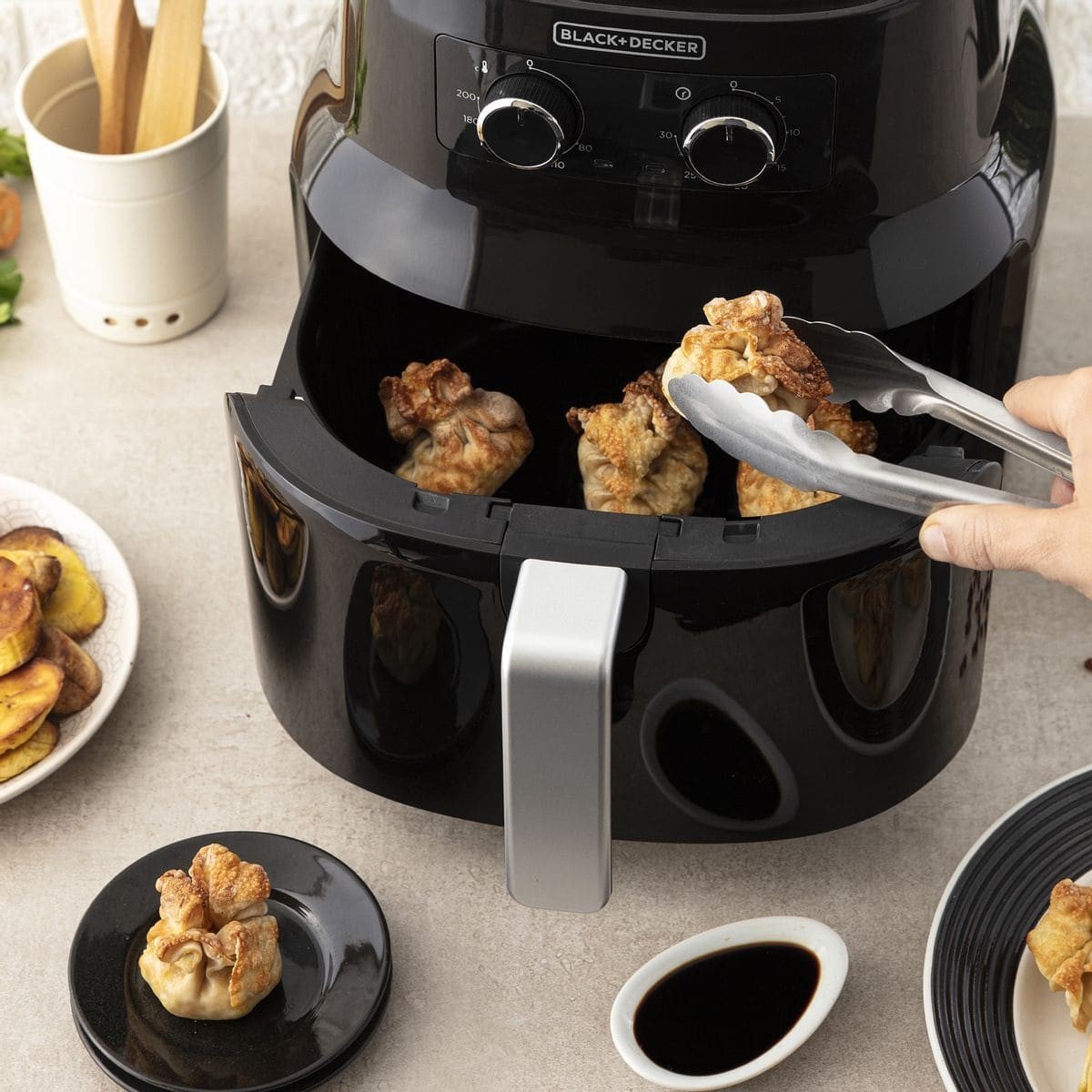 Freidora de Aire Black + Decker de 4.5 Litros Negra | HF4004B - Image 2