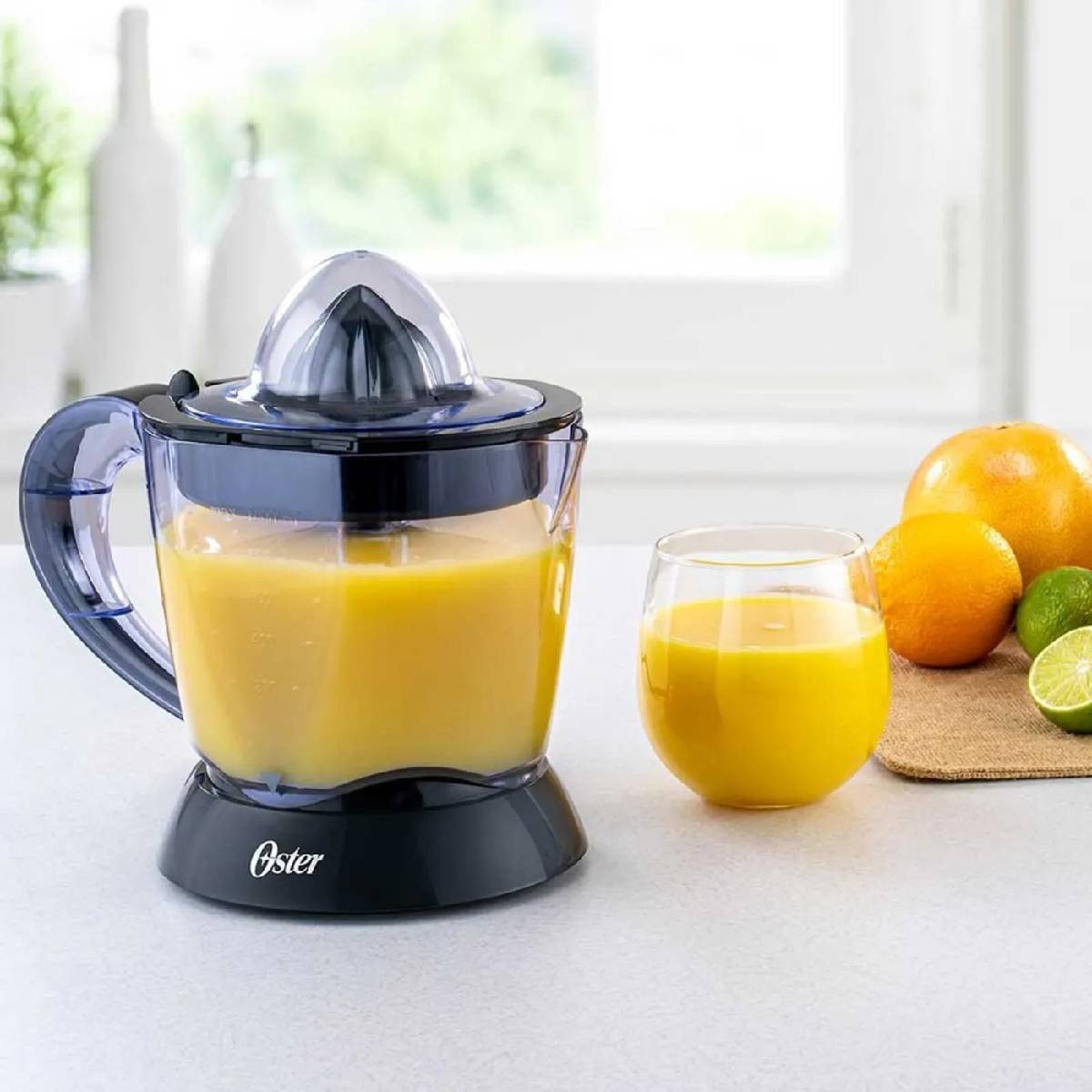 Exprimidor de Cítricos Oster 25W Negro 2107404 - Image 3