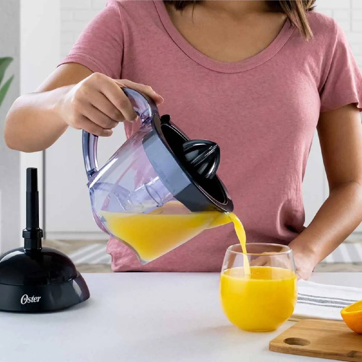 Exprimidor de Cítricos Oster 25W Negro 2107404 - Image 4